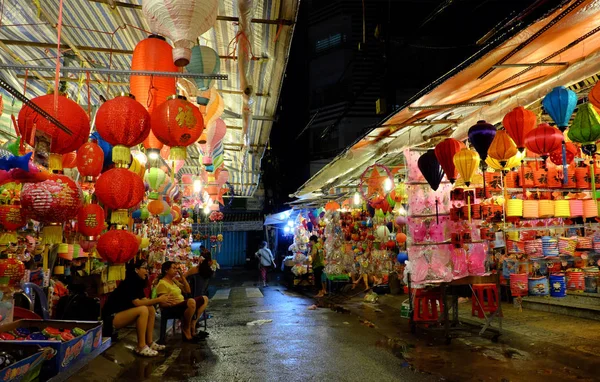 越南胡志明市 2018年9月8日 在秋季的儿童灯笼街销售五颜六色的灯笼 越南的传统文化 — 图库照片
