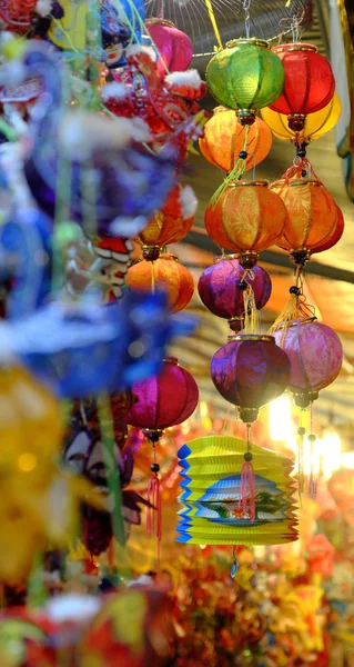 Закрытие Ярких Цветных Полос Улице Фонарей Округ Город Хошимин Вьетнам — стоковое фото