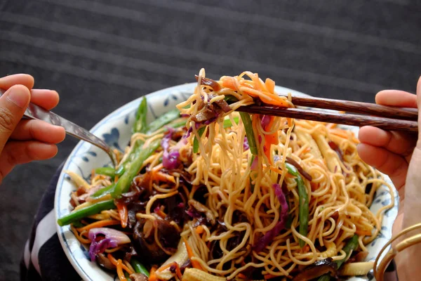 Fry Noodles Mixed Vegetables Vietnamese Vegetarian Dish Vegans Colorful Greens — Stock Photo, Image