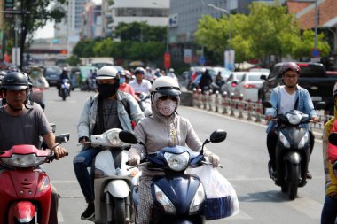 Yüksek sıcaklık gün Ho Chi Minh şehir, aşırı yorgun yüz