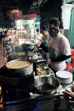 şef gece gıda restoranda lokantalar için tavuk pilav yapma 
