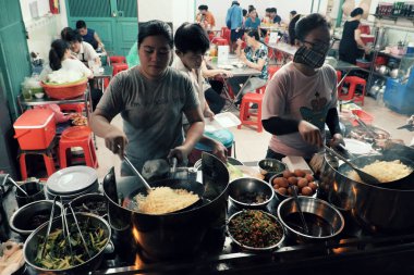 şef gece gıda restoranda lokantalar için tavuk pilav yapma 