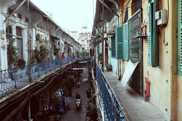 100 años de antigüedad zona residencial en la ciudad de China, casa antigua, antigüedad — Foto de Stock