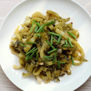 ekşi hardal veya ekşi sebze kızartılmış pişirme yağı ve soğan