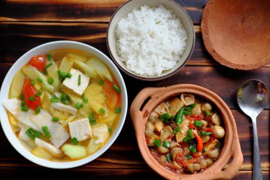 sebze çorbası, tofu, soslu mantar pişirin