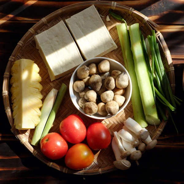 ベジタリアンミール、野菜、豆腐のトップビュー食材, — ストック写真