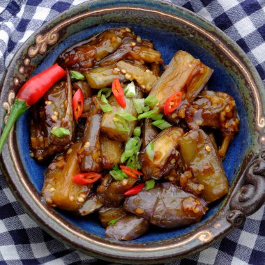 Vietnam vegan gıda, patlıcan soya soslu aşçı