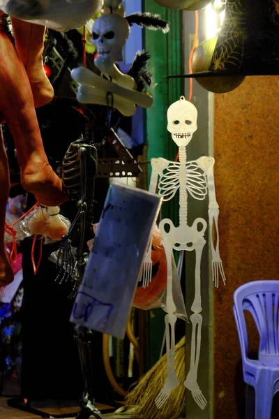 Horror, ornamentos horríveis para decoração Festival de Halloween no Cho — Fotografia de Stock