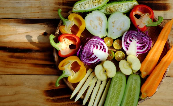 野菜とビーガン混合ヴェルミチェッリのための食材を準備します。 — ストック写真