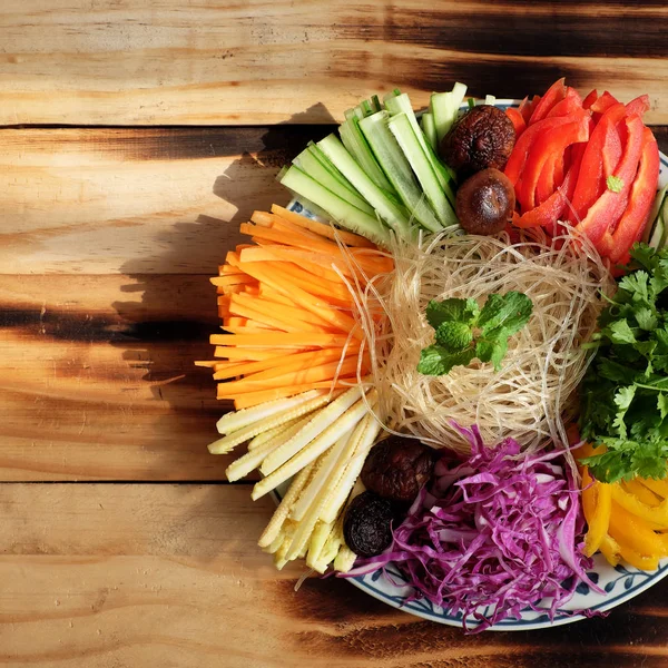Zutatenfutter für vegane Vermicelli mit Gemüse zubereiten — Stockfoto