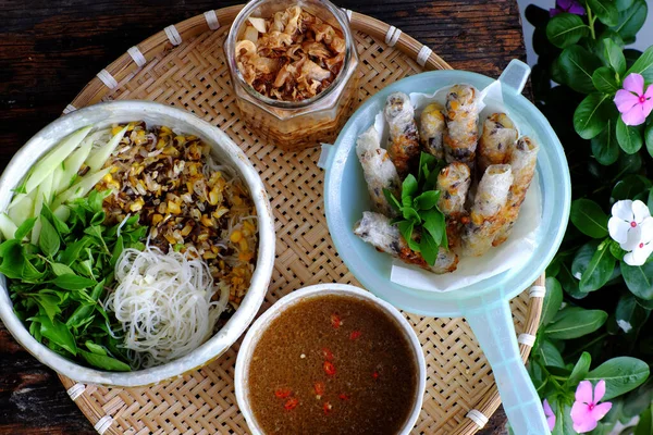 Ovanifrån Bricka Vietnamesiska Vegan Mat För Lunch Tid Skål Med — Stockfoto