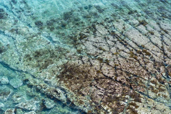 Imagen del mar con agua clara con rastros de fondo —  Fotos de Stock