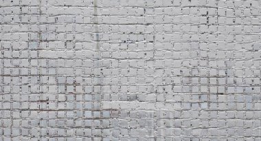 Yıpranmış Duvar Arkaplanı. İnce seramik kare karolarla kaplı eski kirli duvar. Beyaz gri açık mavi renk. Eski tarz. Kil seramik fayanslar. Dışarıdaki eski ev. Binanın yıpranmış ve tozlu yüzeyi