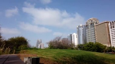 Binaların Üzerinde Bulut Hareket Ediyor - Zaman Atlamalı