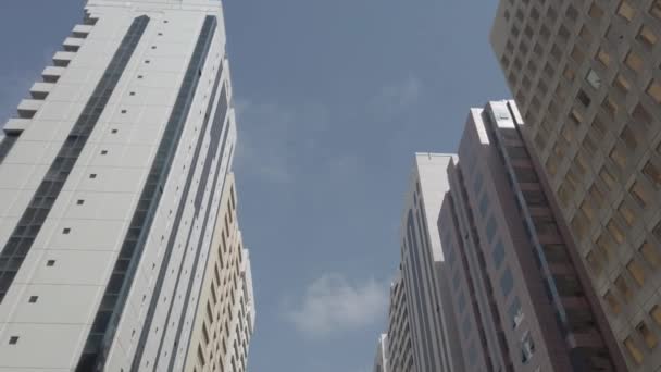 地上から見た建物 タワーの眺め — ストック動画