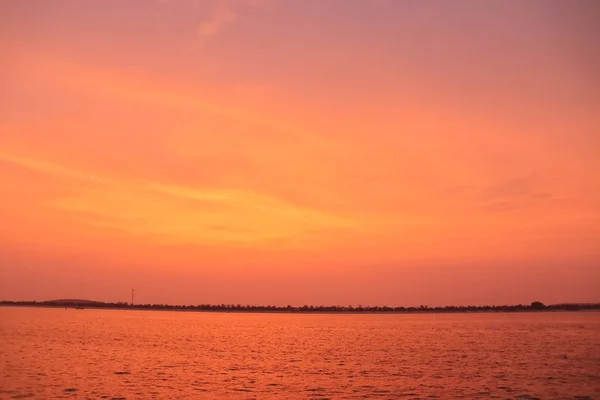 Blick Auf Den Sonnenuntergang Von Der Küste Strandbank — Stockfoto
