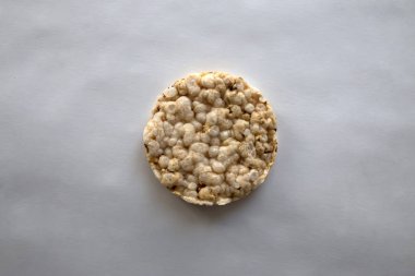 Mısır ekmeği, beyaz arka plan, uygun beslenme