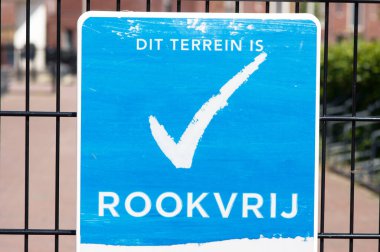 Dutch smoke free terrain sign, translation: This terrain is smoke free clipart