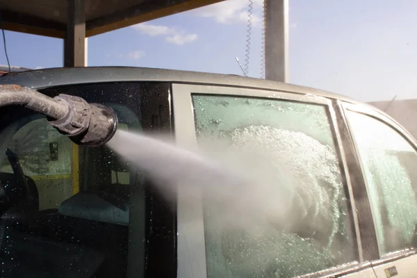 Carro Completamente Lavado Graças Uso Uma Lança Alta Pressão Que — Fotografia de Stock