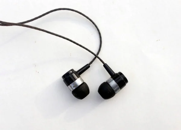 Reális Fülhallgató Vezetékes Zene Fejhallgató Izolált Fehér Háttéren Berendezés Fülhallgató — Stock Fotó