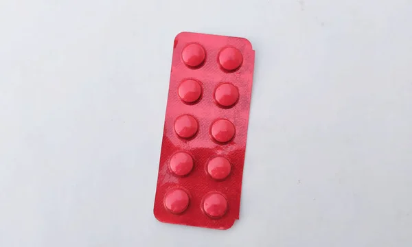 Vörös Gyógyszer Tabletta Izolált Fehér Háttér — Stock Fotó