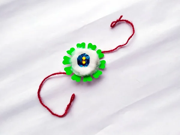 Rakhi Raksha Bhandhan Isolato Sfondo Bianco — Foto Stock