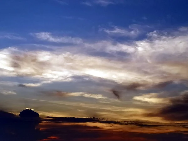 Bunte Wolken Abendhimmel — Stockfoto