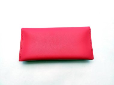 beyaz arka plan üzerinde izole pembe kadın çanta çanta çanta