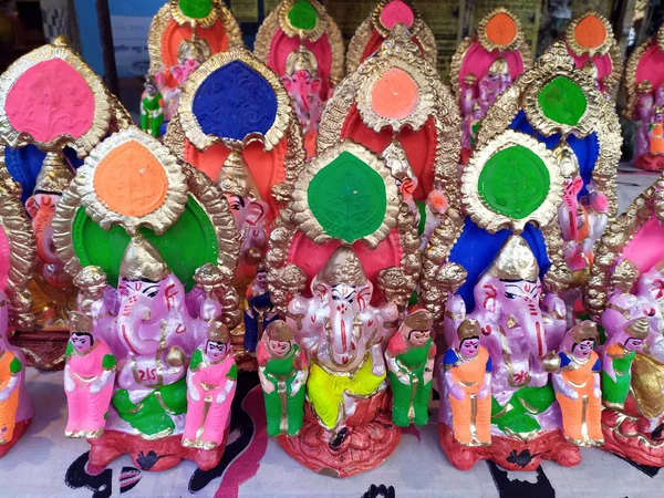 Mange Herre Ganesha Sidder Med Alle Toghater - Stock-foto