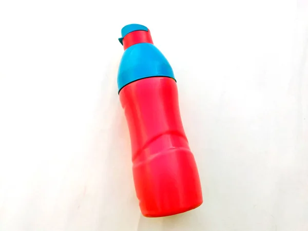 Botella Agua Fría Para Niños Multicolor Aislada Sobre Fondo Blanco —  Fotos de Stock