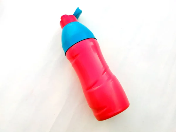 Mehrfarbige Kinder Kaltwasserflasche Isoliert Auf Weißem Hintergrund — Stockfoto