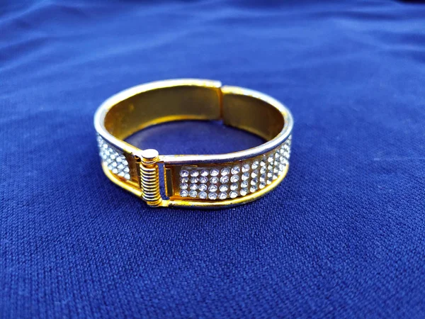Golden Diamond Bracelete Isolated Blue Background — Stock Photo, Image