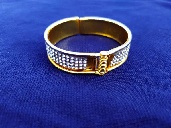 Golden Diamond Bracelete Isolated Blue Background — Stock Photo, Image