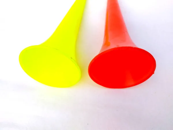Boş vuvuzela stadyum plastik boynuzu. fan vuvuzela trompeti beyaz arkaplanda izole
