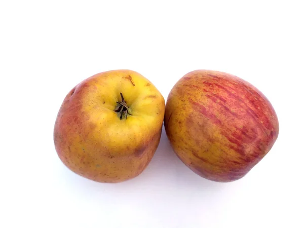 Frisch Gesunder Süßer Roter Apfel Isoliert Auf Weißem Hintergrund — Stockfoto