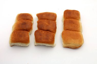 Ekmek, fırın ikonu, dilimlenmiş taze buğday ekmeği beyaz arka planda izole edilmiş.