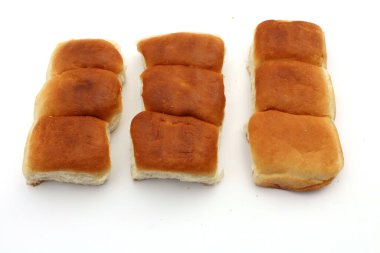 Ekmek, fırın ikonu, dilimlenmiş taze buğday ekmeği beyaz arka planda izole edilmiş.