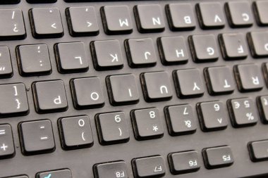 Siyah renkli bir bilgisayar klavyesi