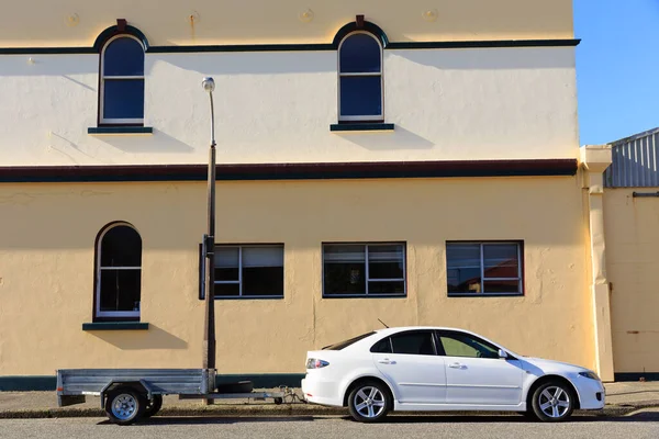 Hokitika Nova Zelândia Maio 2018 Carro Sedan Branco Com Reboque — Fotografia de Stock