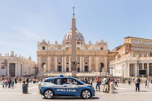 バチカン市国 2019年4月27日 人々の安全のために サンピエトロ広場 サンピエトロ広場でパトカー — ストック写真