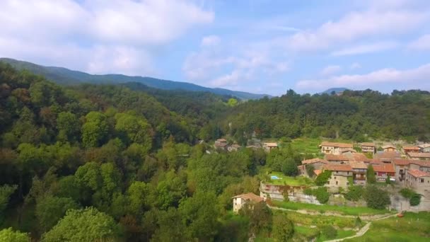 Panorama Completo Dall Alto Del Villaggio Rupit Situato Una Parte — Video Stock