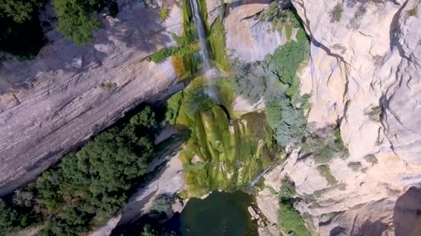 Salt de Sallent cascade est situé dans le ruisseau Rupit dans la municipalité de Rupit, une ville située dans la région d'Osona, dans le nord de la province de Barcelone, Catalogne, Espagne 