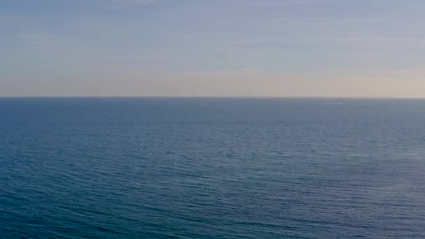 Foto Aérea Pequeño Velero Francés Que Detuvo Frente Las Costas — Vídeos de Stock