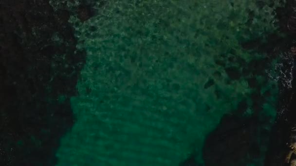 Vue aérienne de la plage secrète derrière la vieille ville de Tossa de Mar. Lieu de paix et de calme avec une bonne vue sur la mer sur la côte de la Costa Brava. Province de Gérone, Catalogne, Espagne .