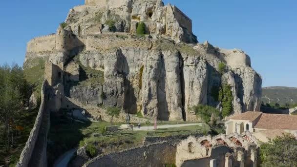 頂上のモレラ城市は丘の上に位置し それは石の大きな壁を購入壁です スペイン バレンシア共同体カステロン州 — ストック動画