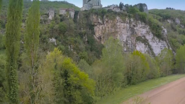 Saint Cirq Lapopie Perched Cliff Overlooking Lot River Masterpiece Medieval — Stock Video