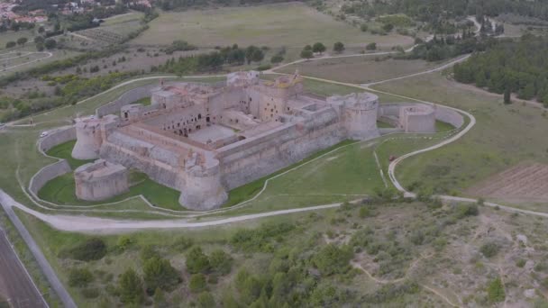 萨尔塞斯要塞是加泰罗尼亚人在15世纪末建造的 该堡垒守卫着西班牙和法国之间的前边界 — 图库视频影像