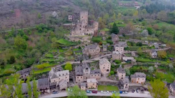 Belcastel中世纪村庄的空中景观 从上面俯瞰这个古老的村庄 城堡和房屋都是用老旧的石头建造的 法国南部Averyon — 图库视频影像