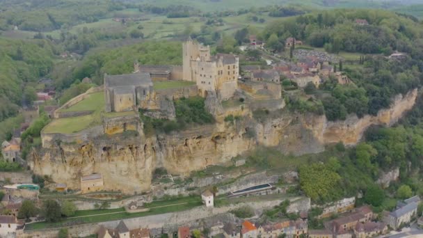 贝纳茨城堡周围的鸟瞰图 贝纳茨村和卡泽纳克村多尔多涅 法国阿基坦 法国南部 — 图库视频影像