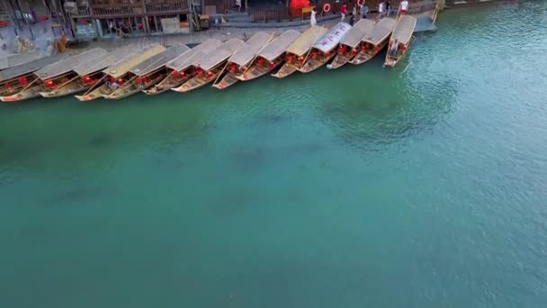 Tour Guet Devant Port Avec Vieux Bateaux Fenghuang Ancienne Ville — Video